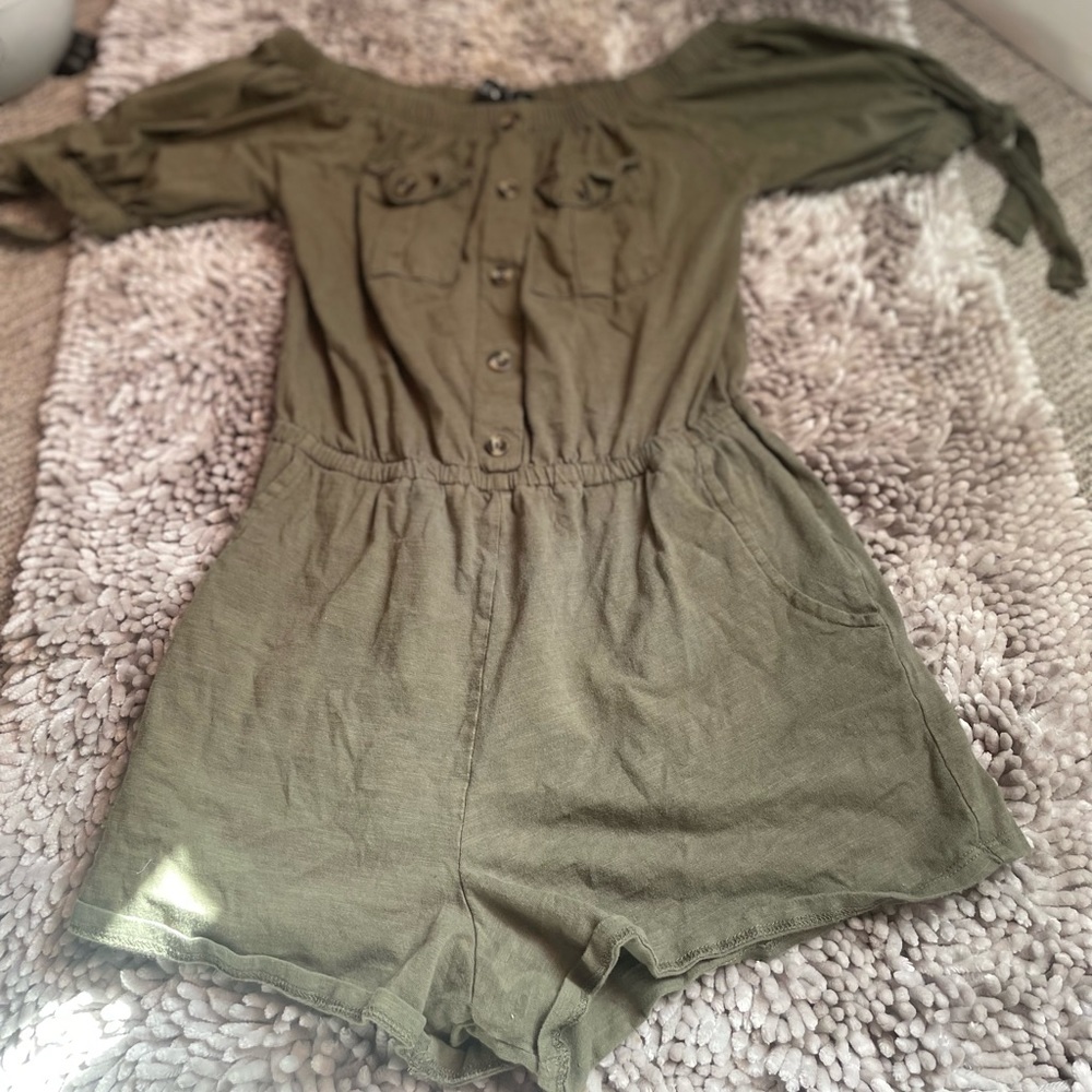 It’s a jump suit short sleeve and shorts